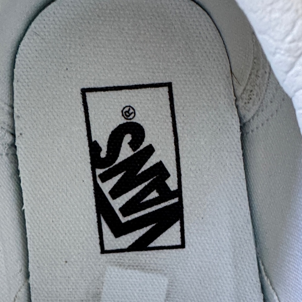 Vans Women’s Size 10 White Leather Velcro Sneakers Skate Classic - Picture 9 of 9